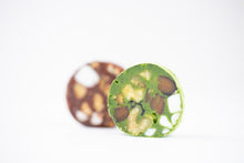 Load image into Gallery viewer, 世界最高峰のパティスリー大会で銀メダルを獲得した塚田シェフが手掛ける“チョコレートソシソン“ (チョコ/抹茶セット2本入り)